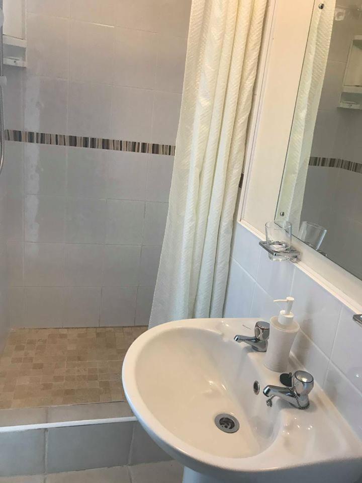 לו Bridgeside Guest House מראה חיצוני תמונה