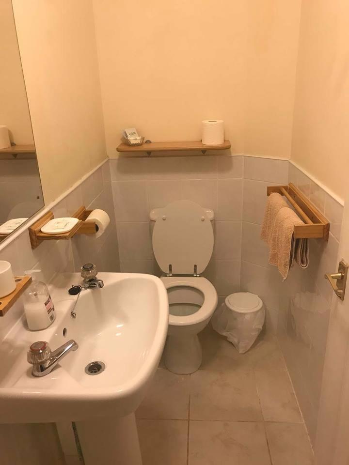 לו Bridgeside Guest House מראה חיצוני תמונה